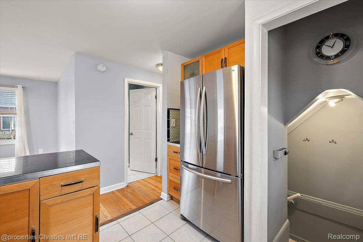 2435 Sunnyknoll Avenue