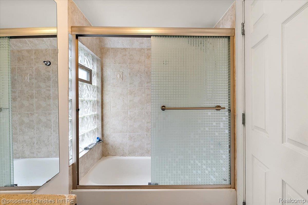 2435 Sunnyknoll Avenue