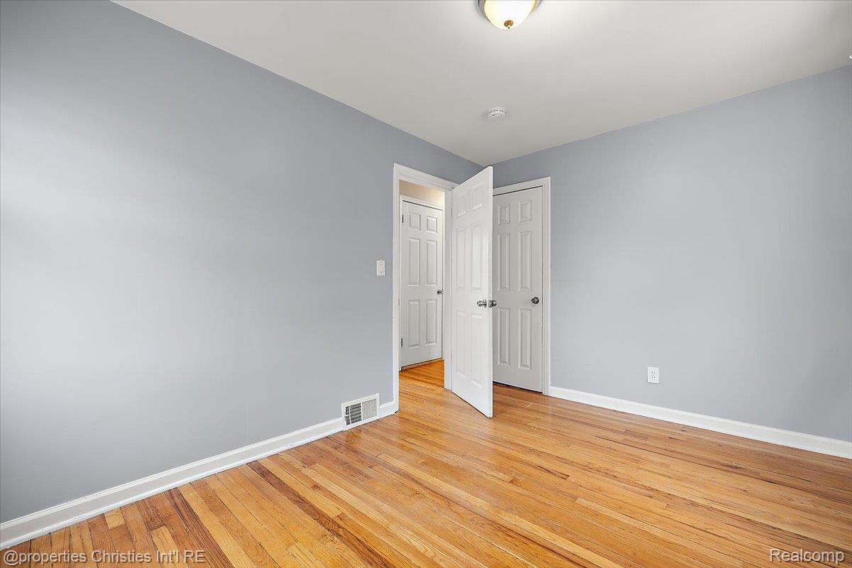 2435 Sunnyknoll Avenue