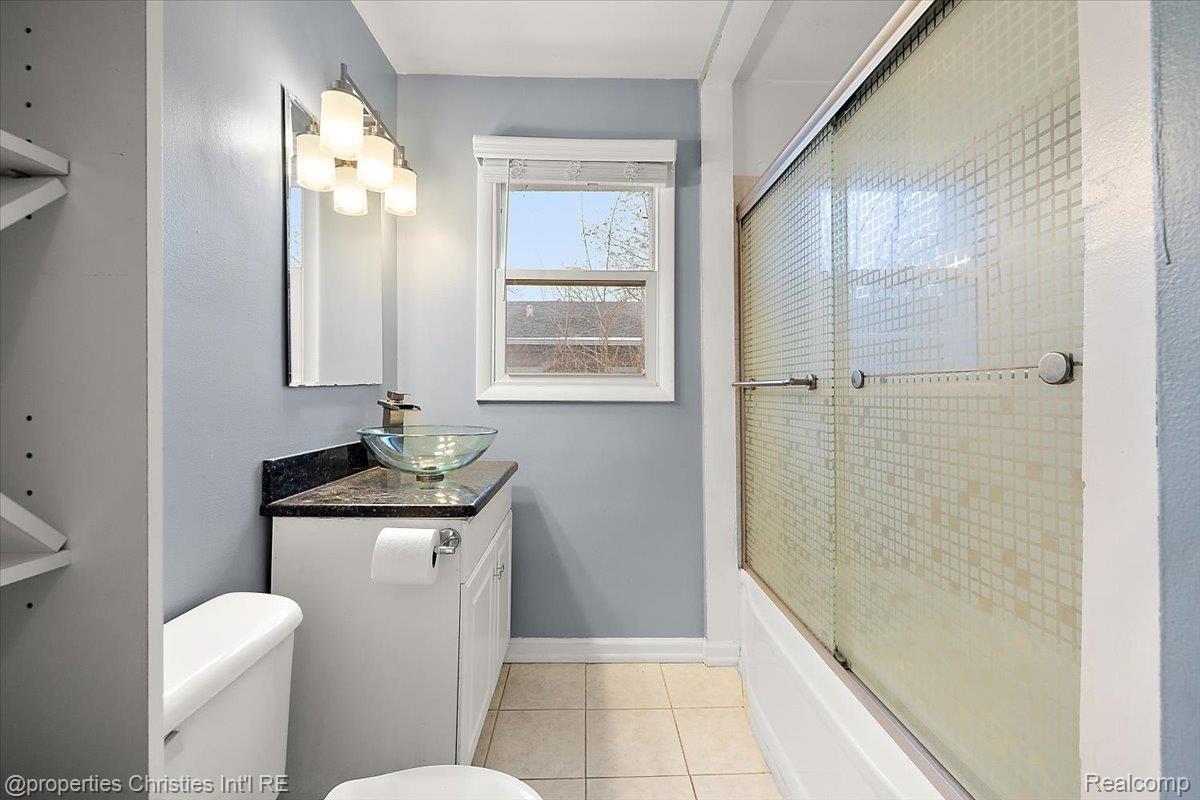 2435 Sunnyknoll Avenue