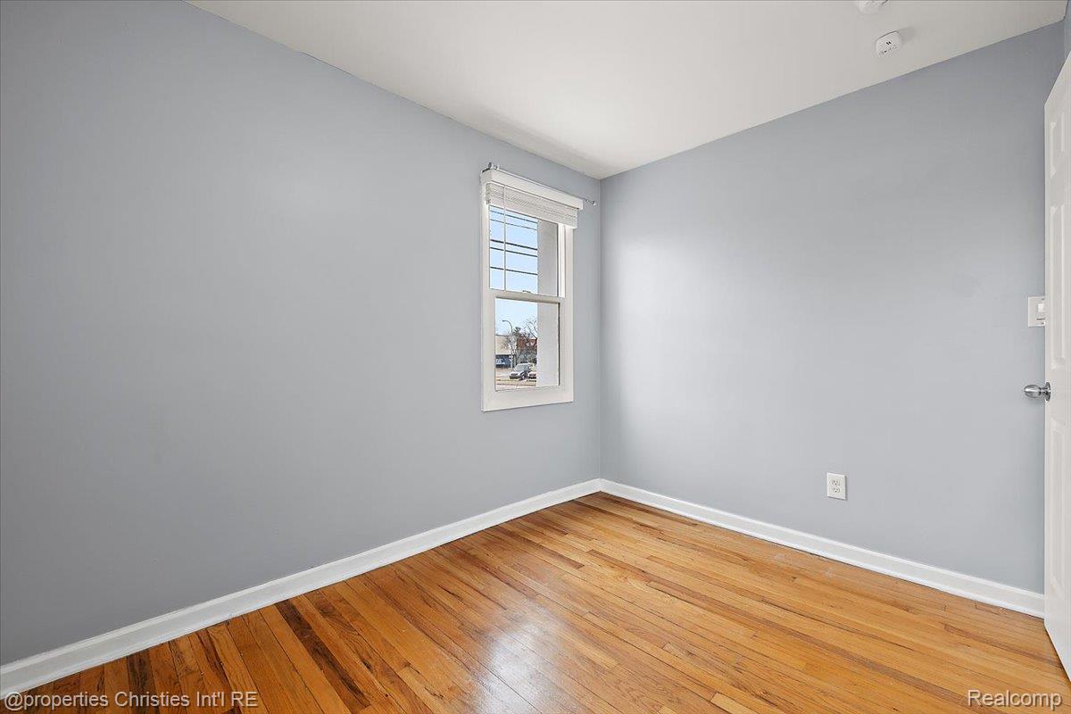 2435 Sunnyknoll Avenue