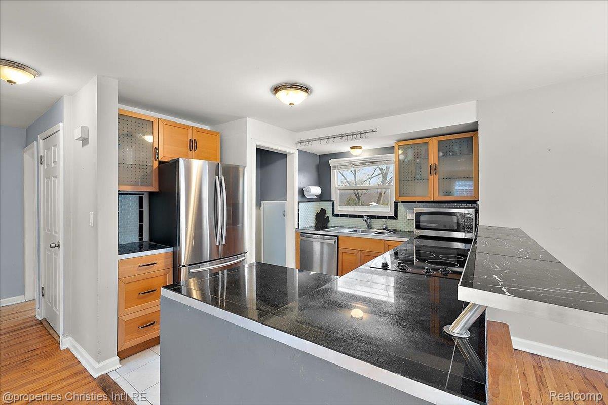 2435 Sunnyknoll Avenue