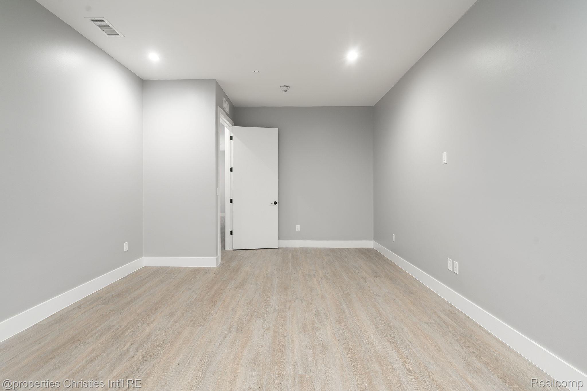 118 N Main Street 403