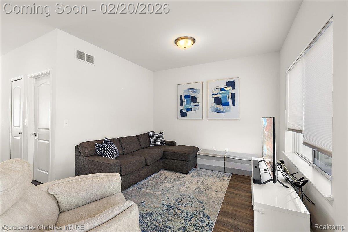 374 W Barrett Avenue