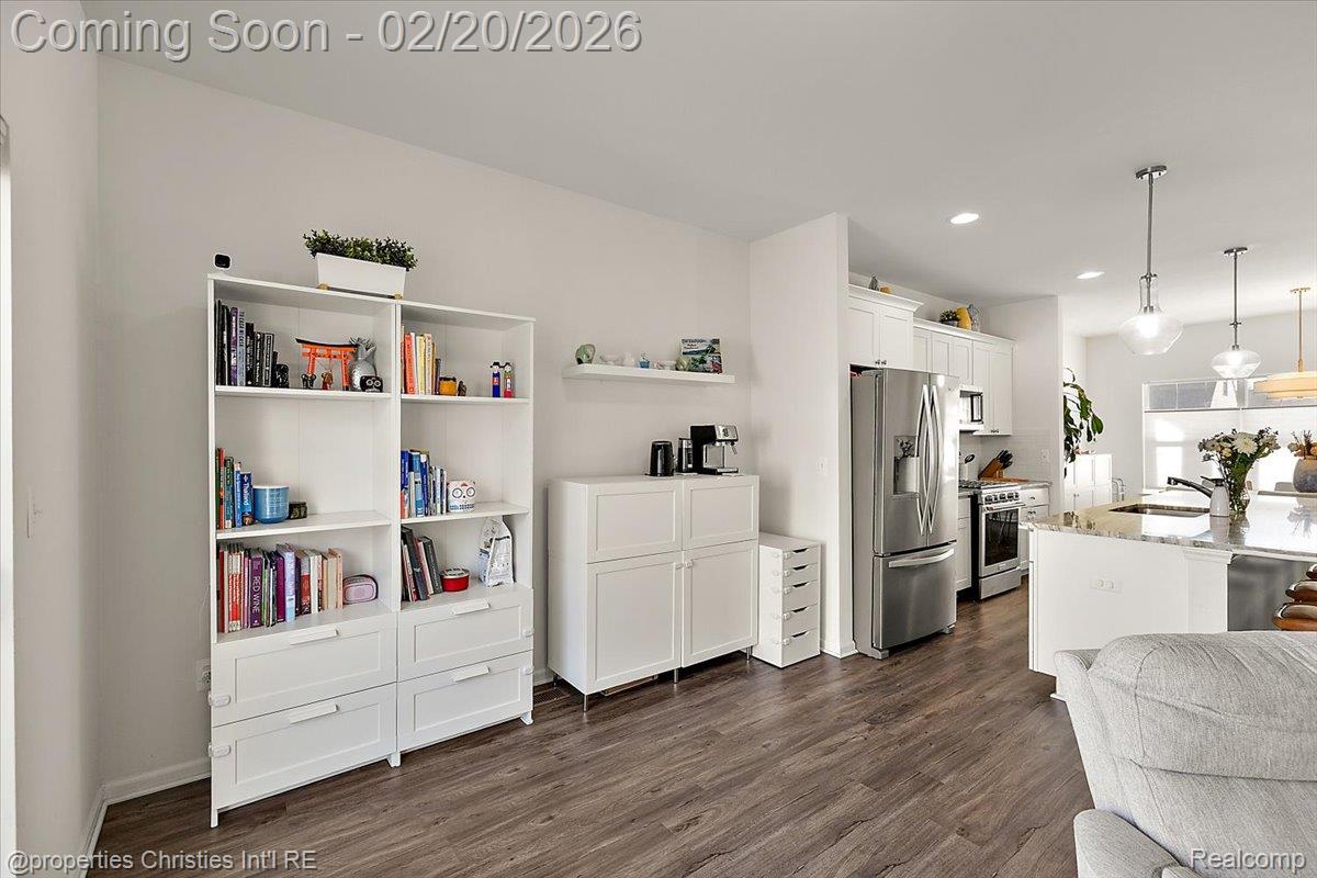 374 W Barrett Avenue