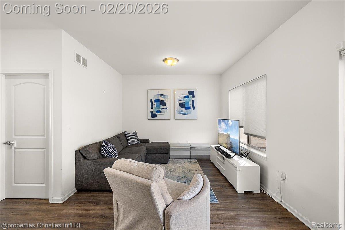 374 W Barrett Avenue