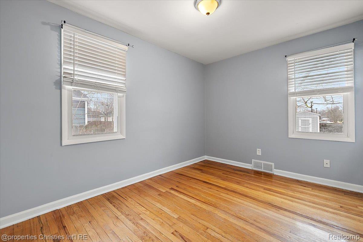 2435 Sunnyknoll Avenue