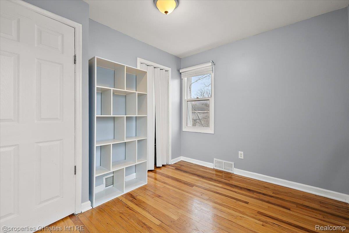 2435 Sunnyknoll Avenue