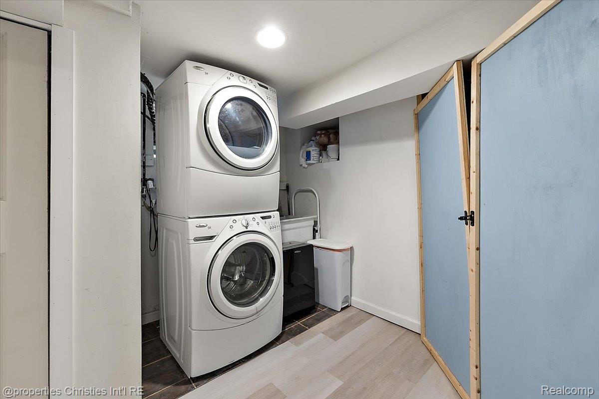 2435 Sunnyknoll Avenue