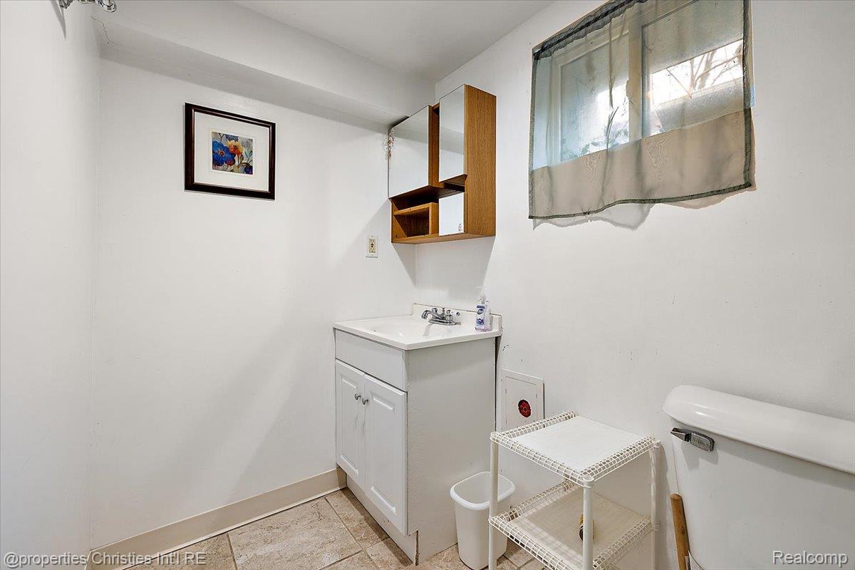 2435 Sunnyknoll Avenue