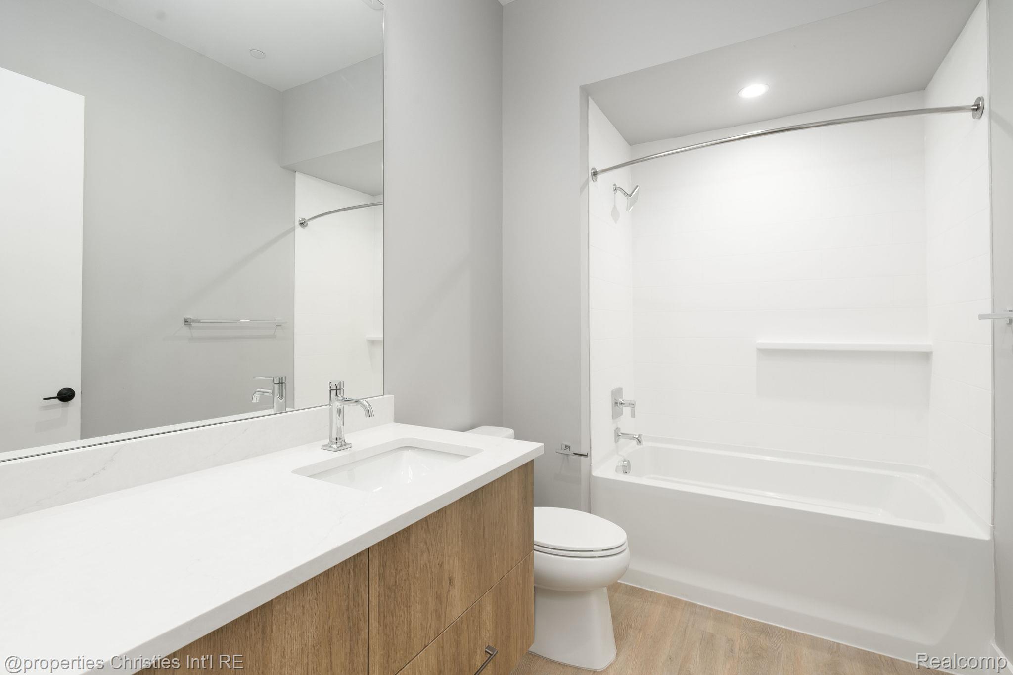 118 N Main Street 403