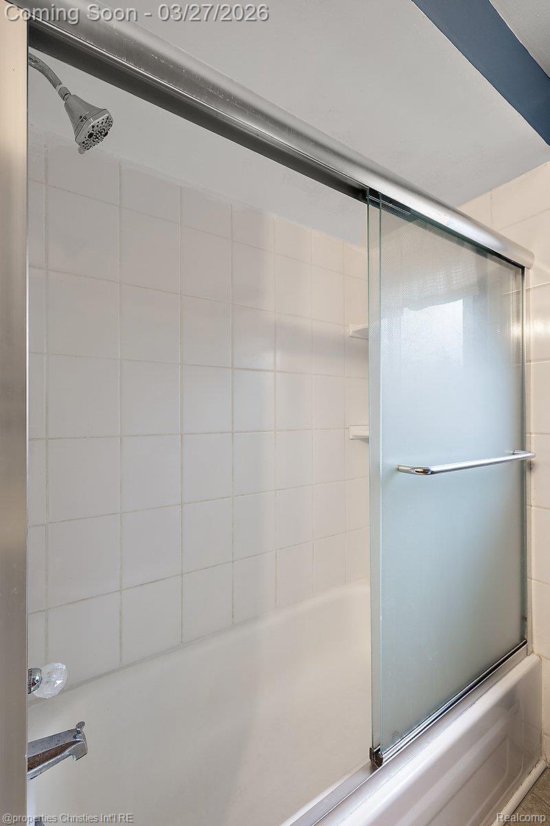 1711 Crestline Drive