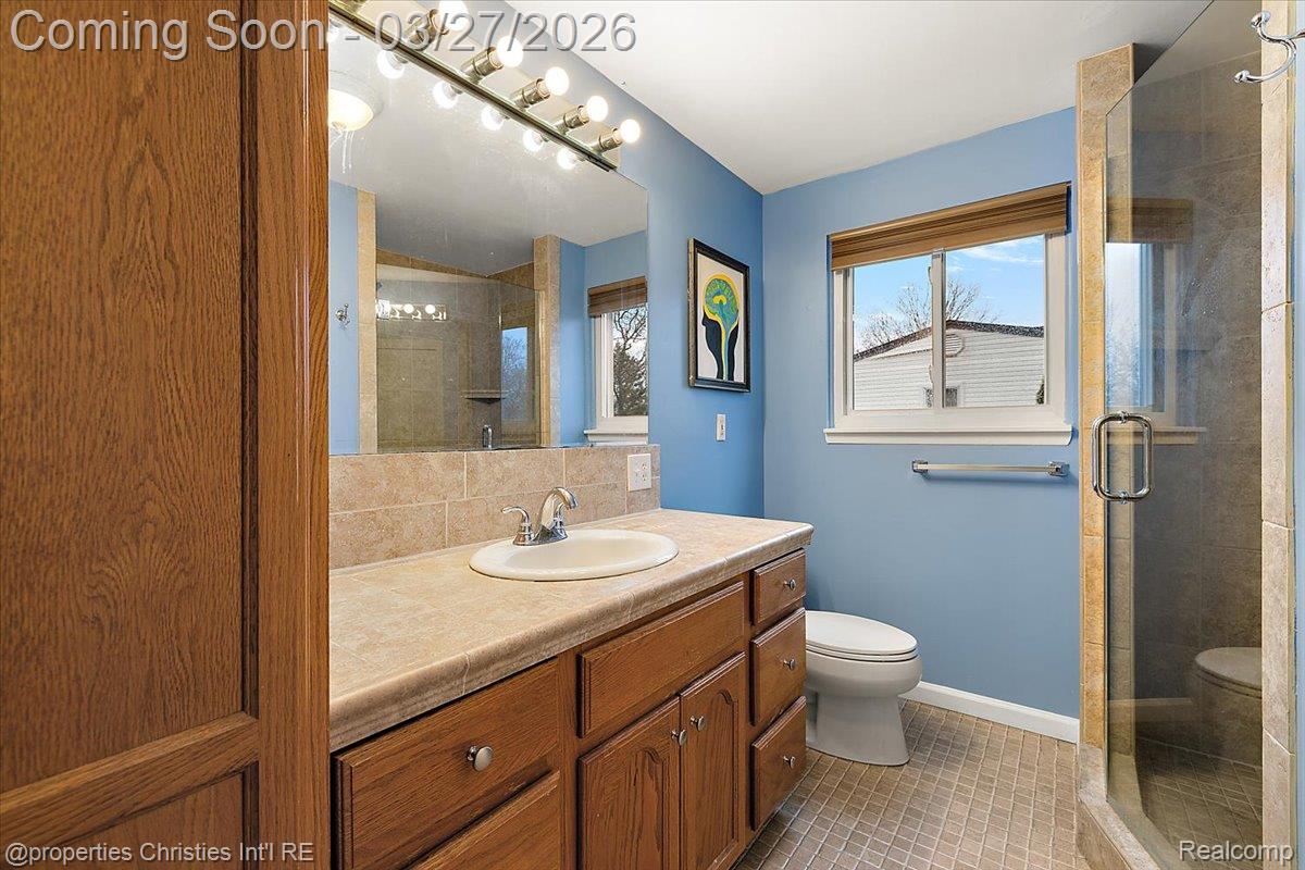 1711 Crestline Drive