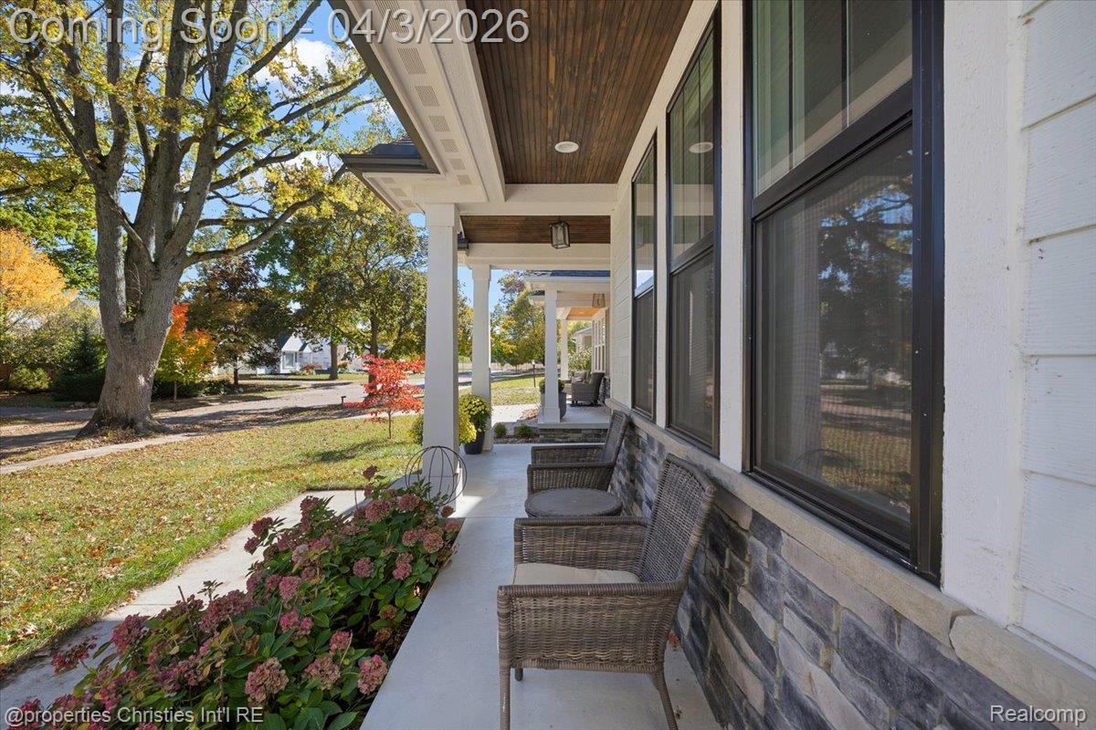 929 N Pleasant Street