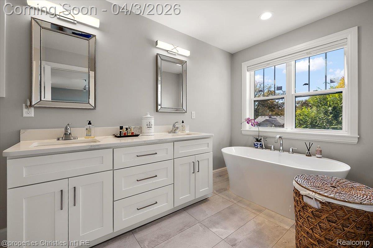 929 N Pleasant Street