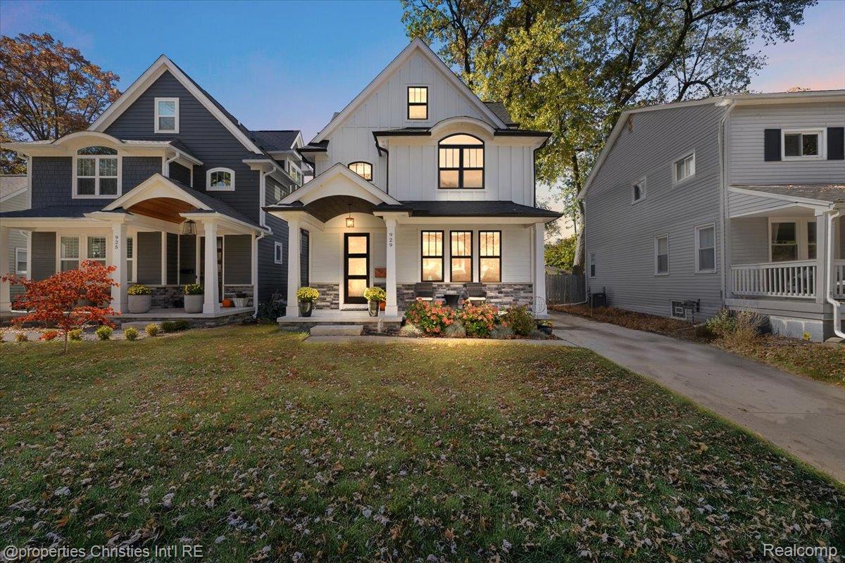 929 N Pleasant Street