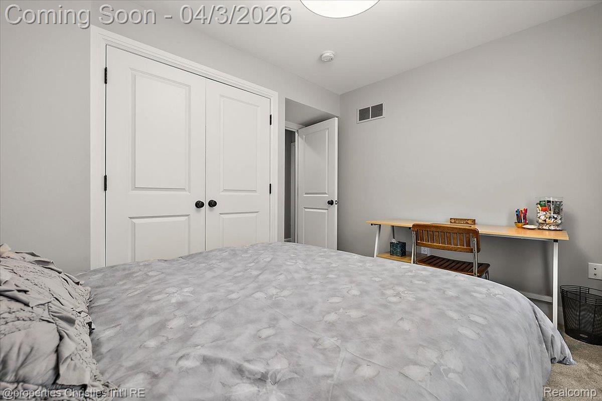 929 N Pleasant Street