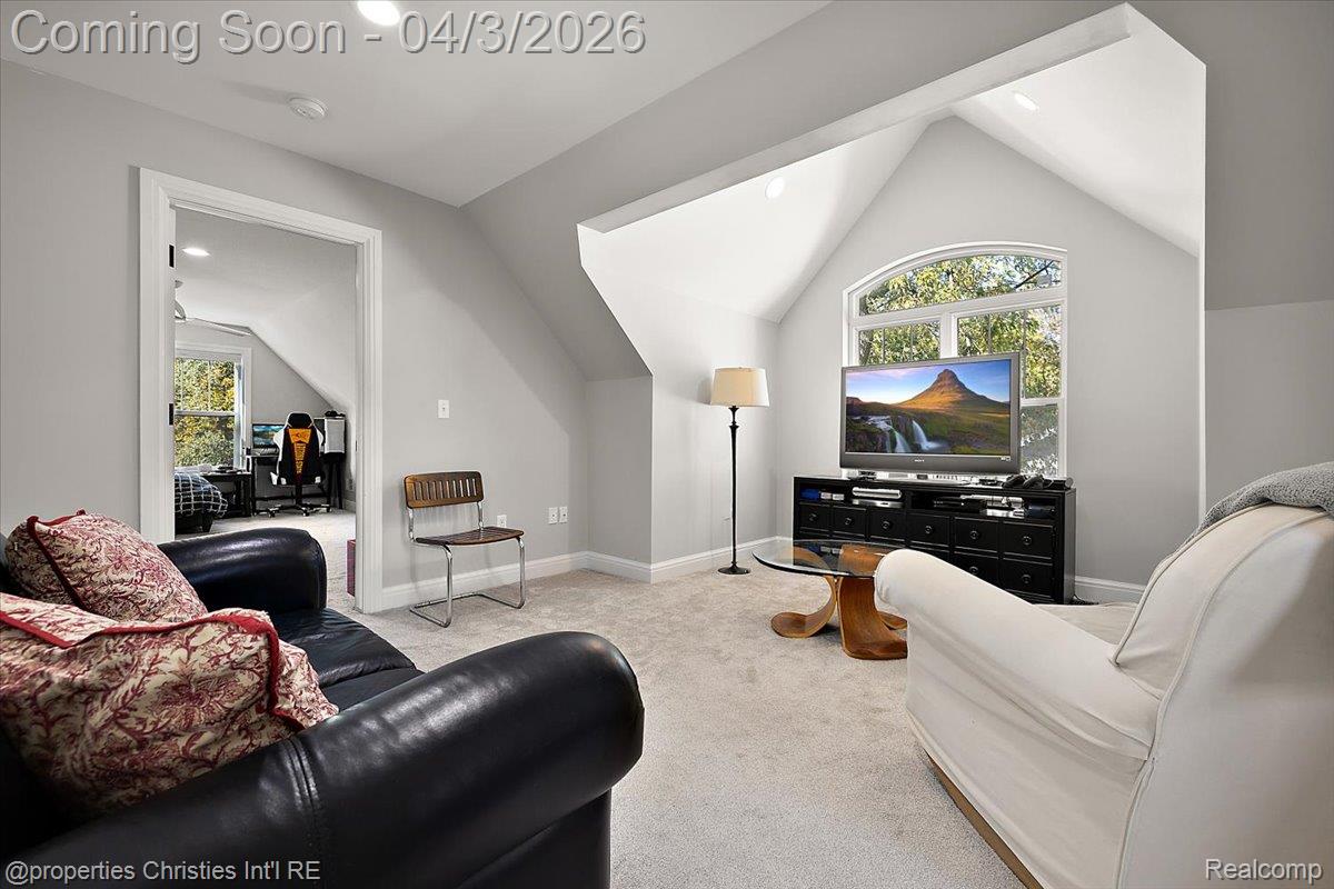 929 N Pleasant Street