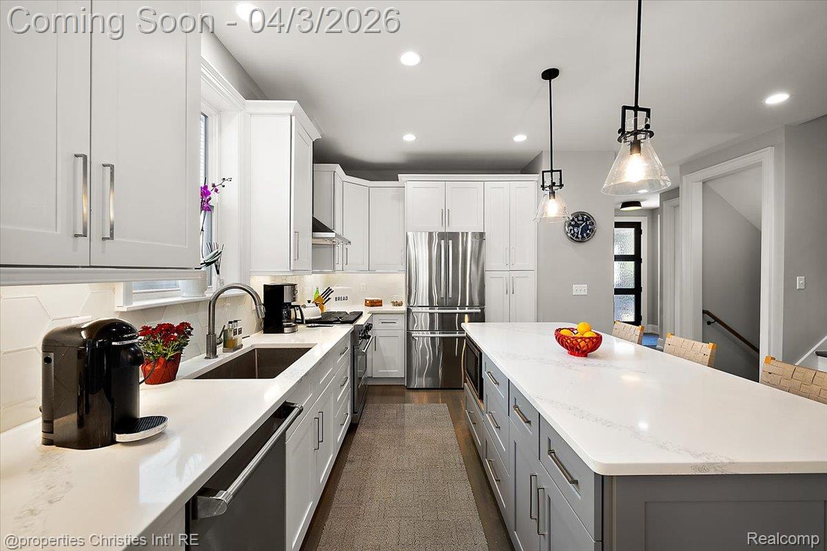 929 N Pleasant Street