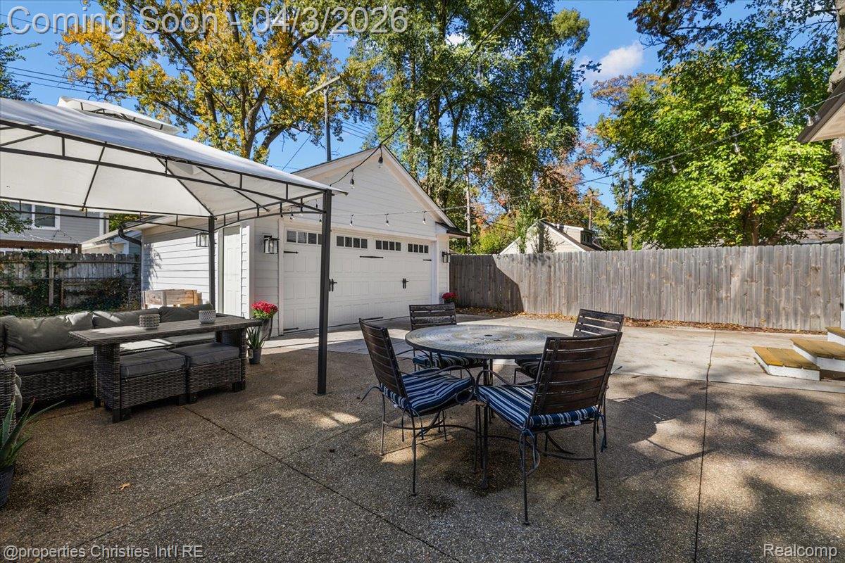 929 N Pleasant Street