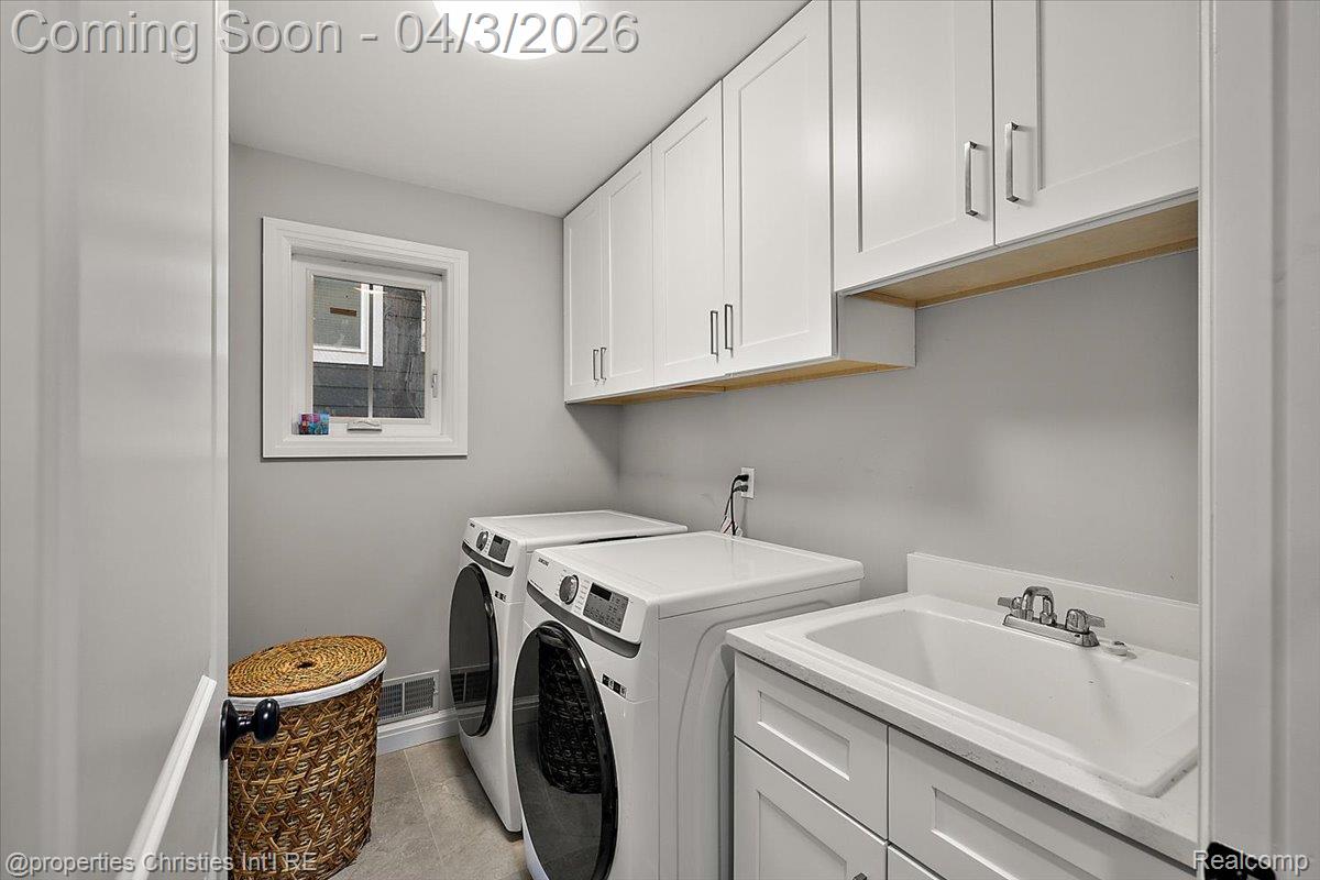 929 N Pleasant Street