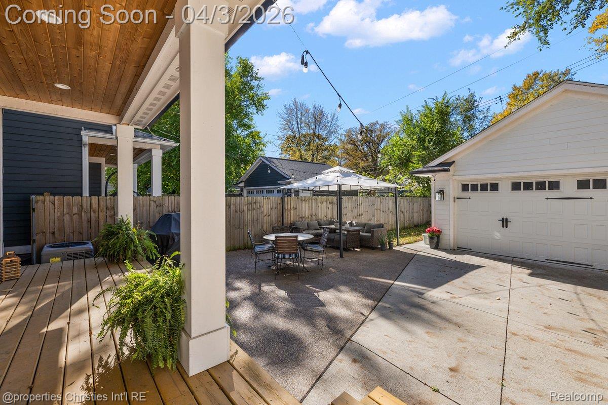 929 N Pleasant Street