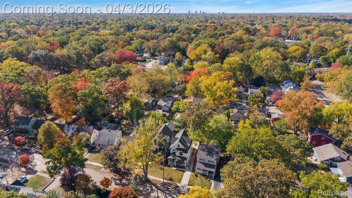 929 N Pleasant Street