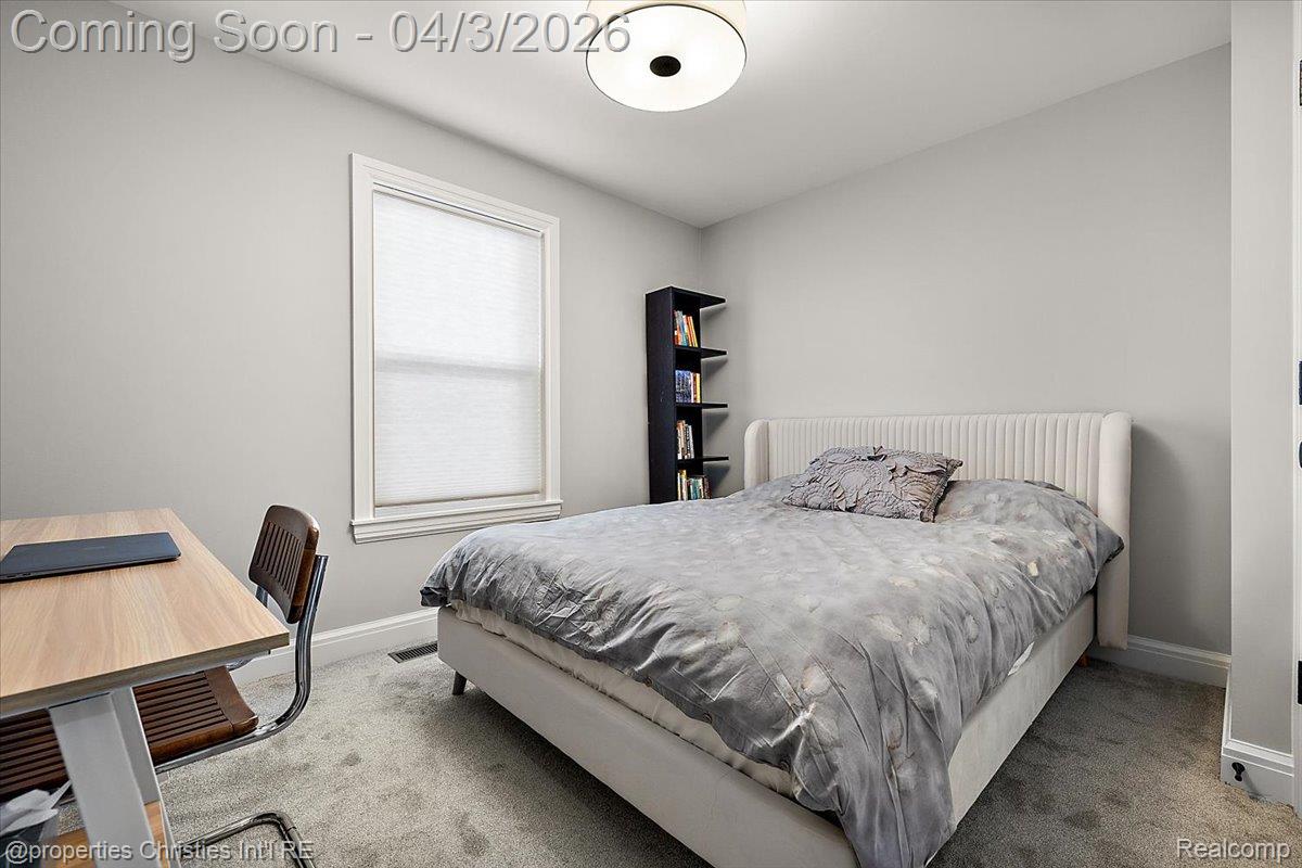 929 N Pleasant Street