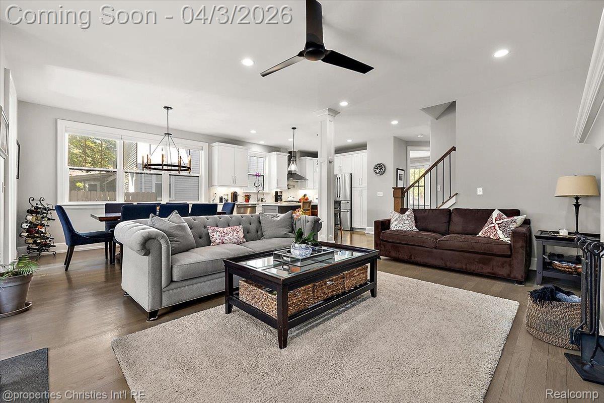 929 N Pleasant Street