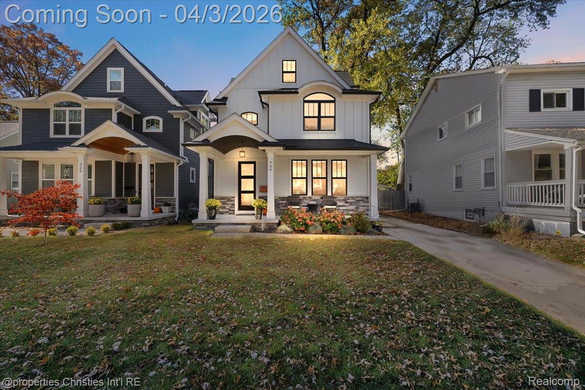 929 N Pleasant Street