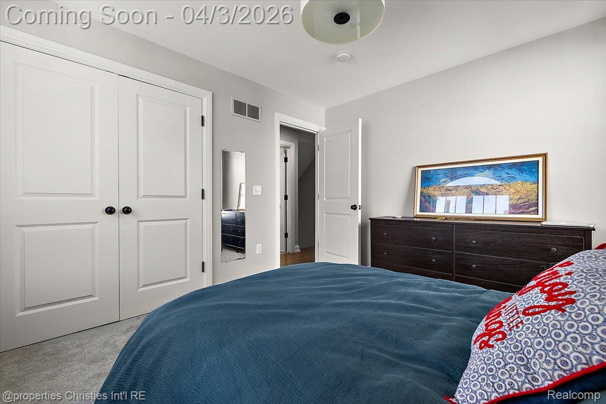 929 N Pleasant Street