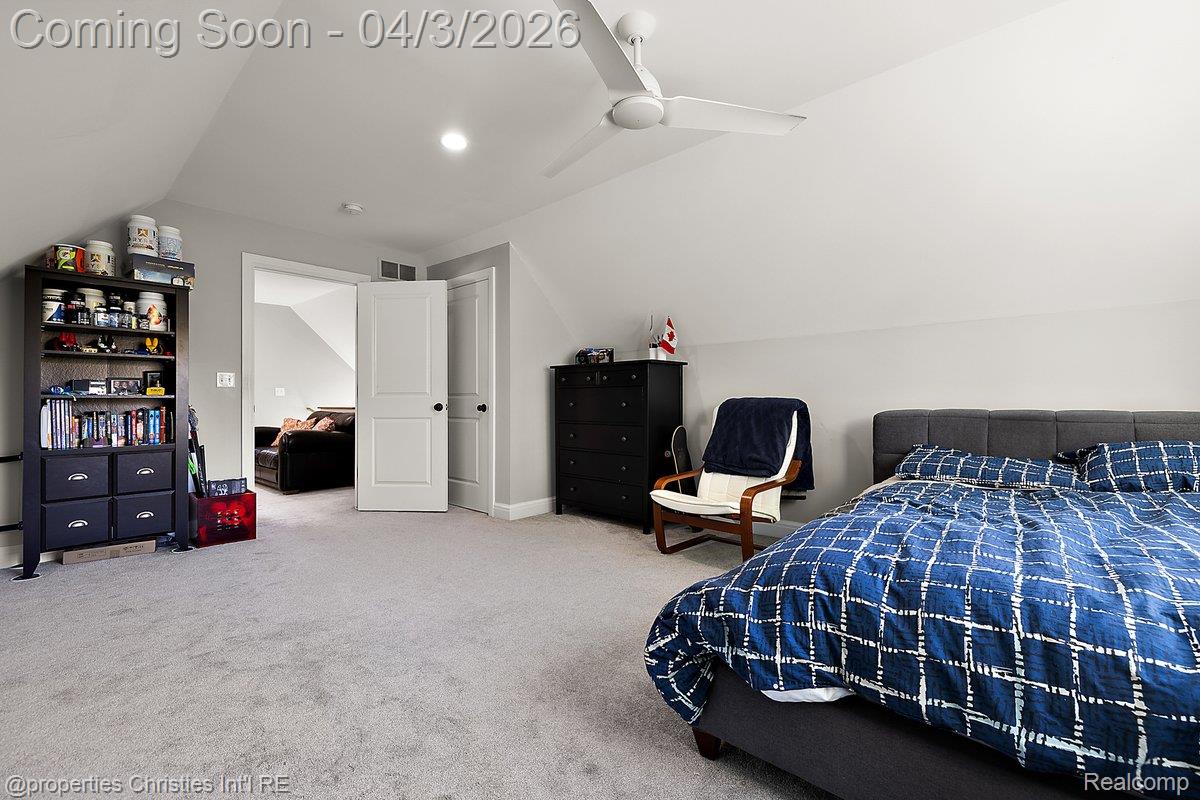 929 N Pleasant Street