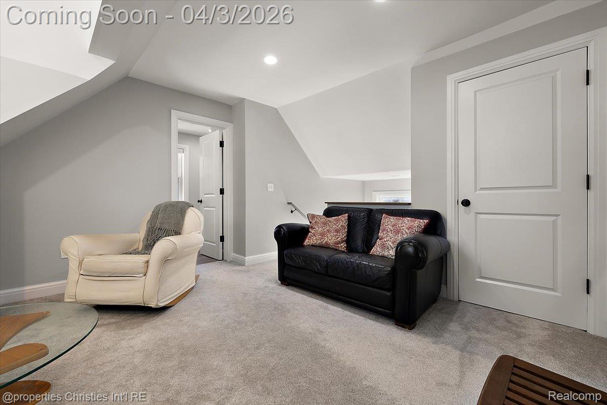 929 N Pleasant Street