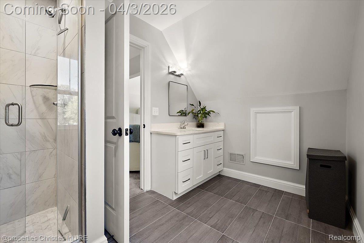 929 N Pleasant Street