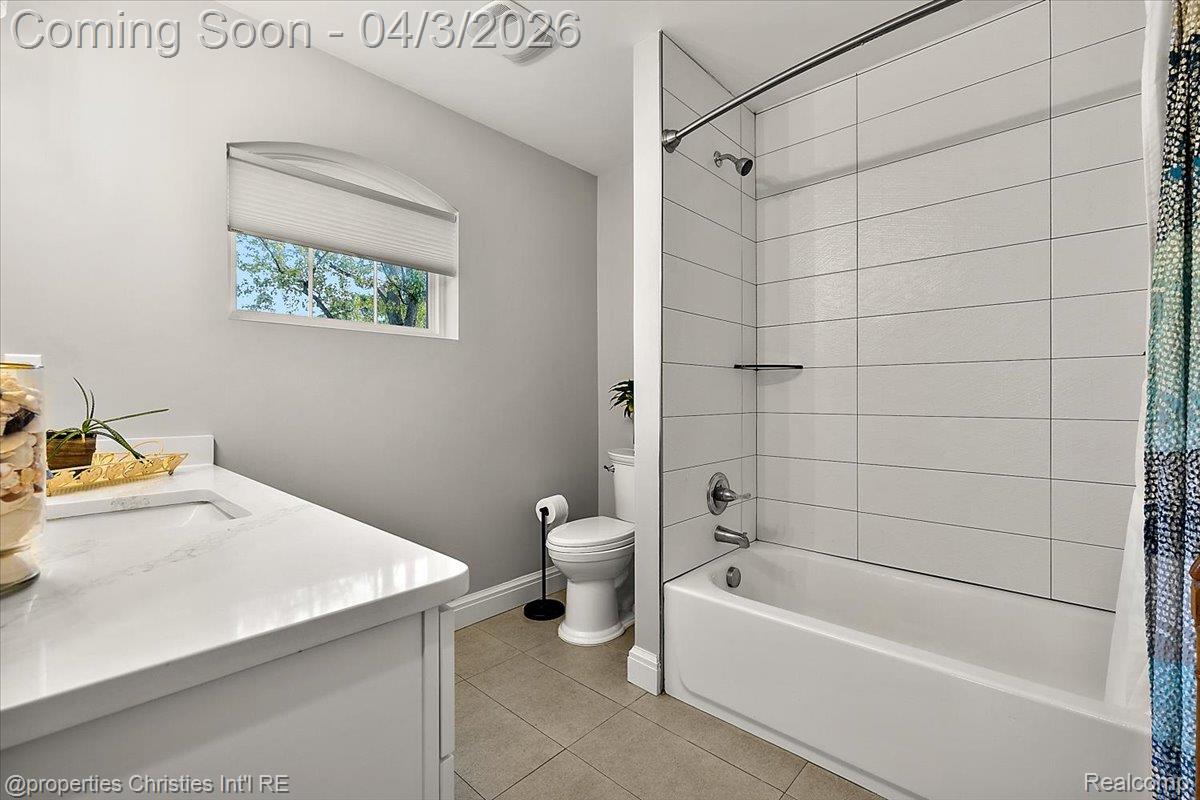 929 N Pleasant Street