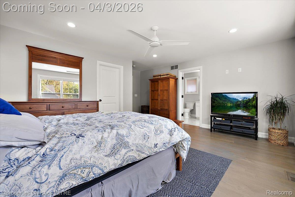 929 N Pleasant Street