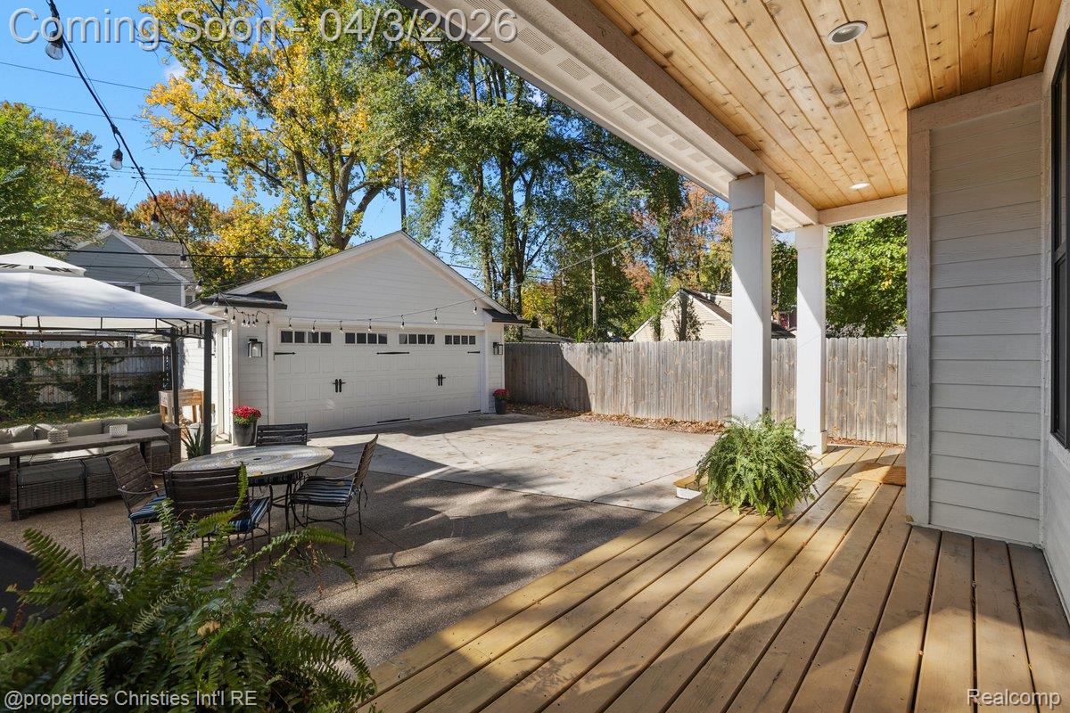 929 N Pleasant Street