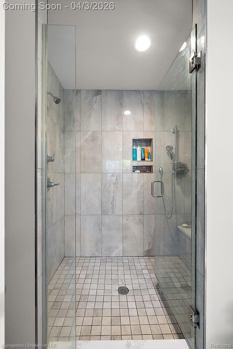 929 N Pleasant Street