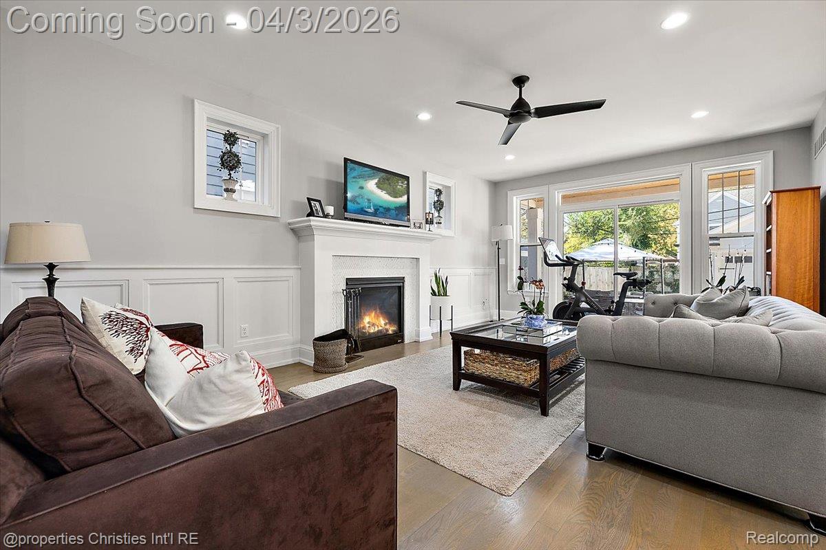 929 N Pleasant Street