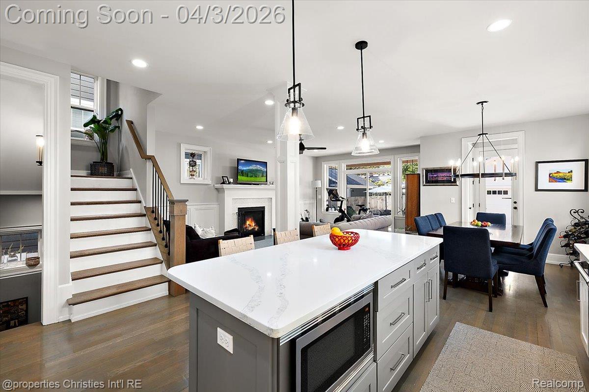 929 N Pleasant Street