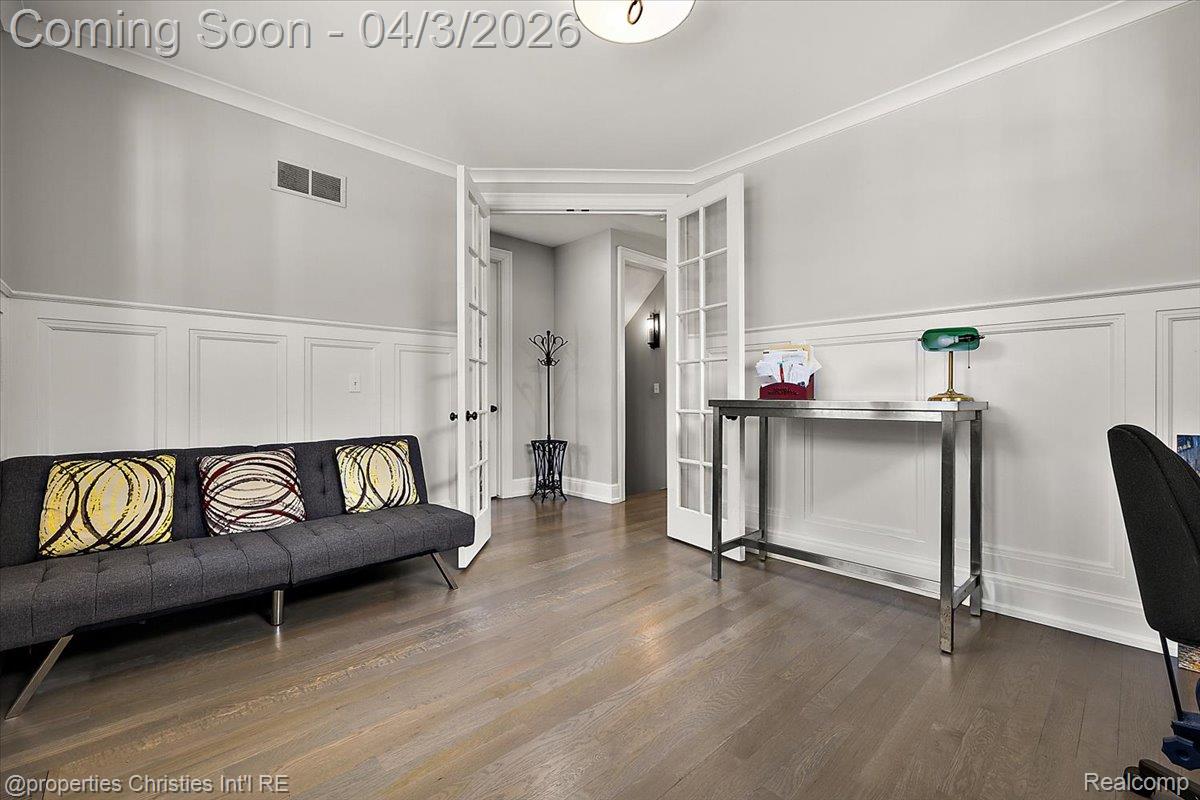 929 N Pleasant Street