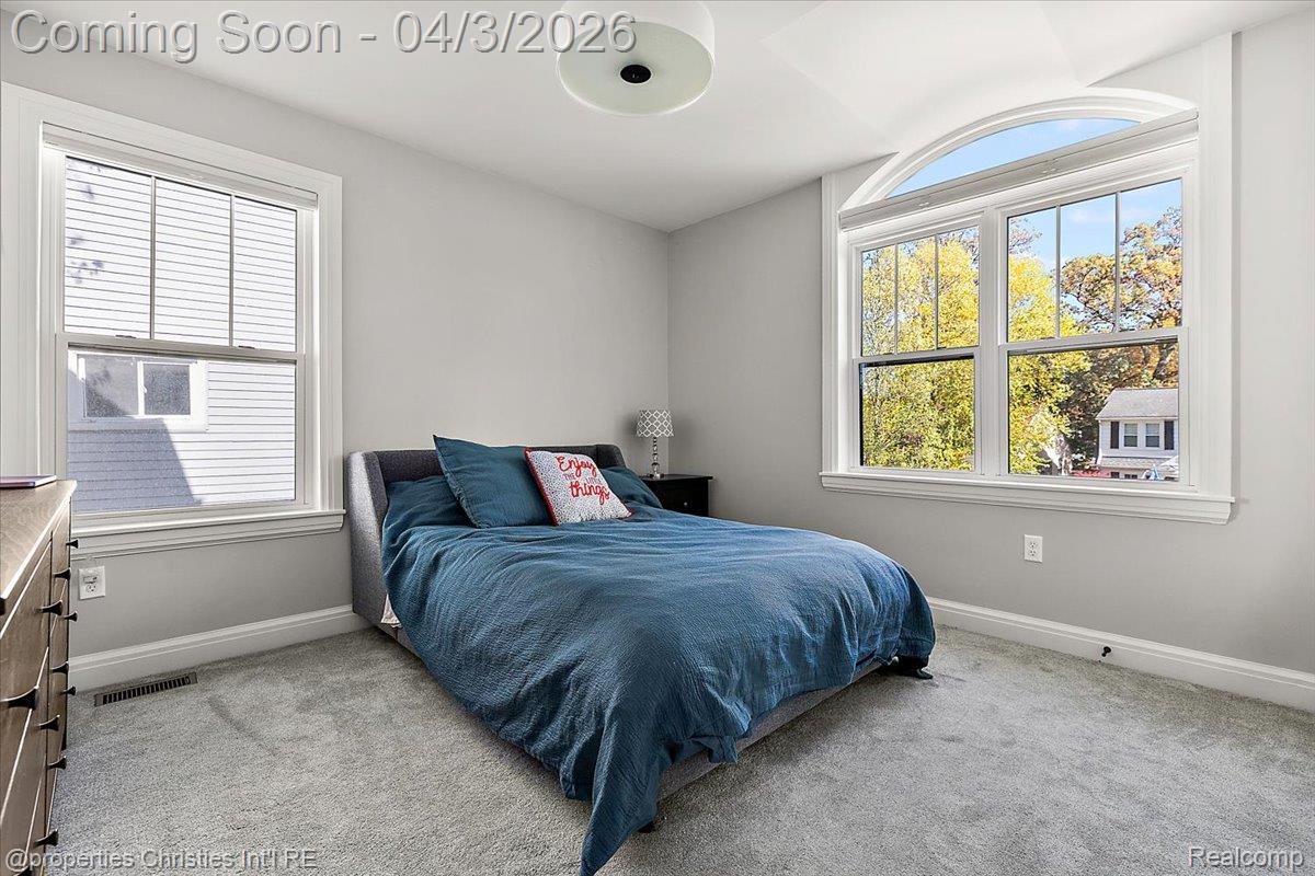 929 N Pleasant Street