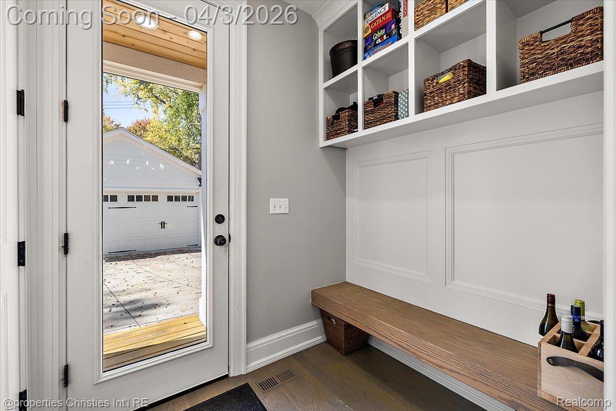 929 N Pleasant Street