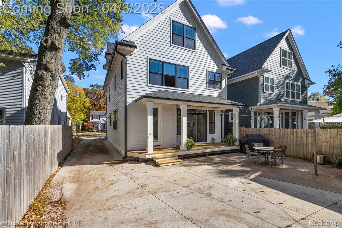 929 N Pleasant Street