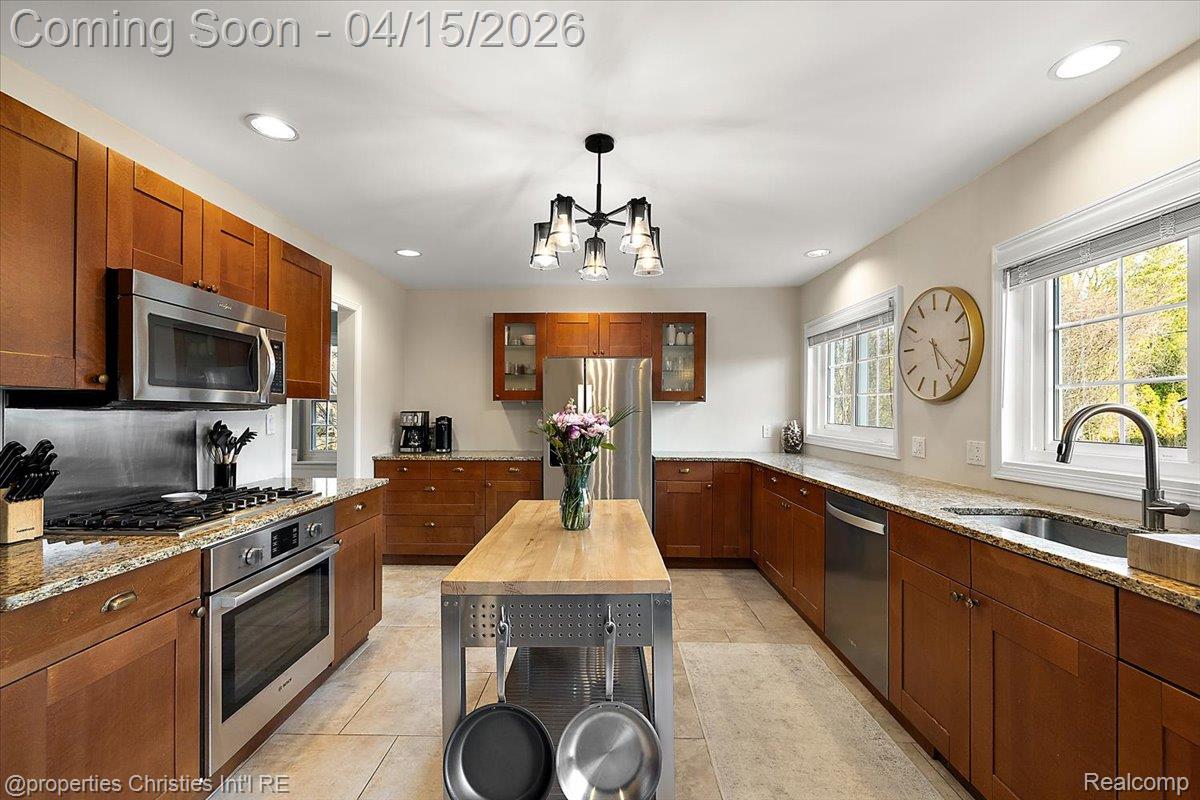 18851 Devonshire Street