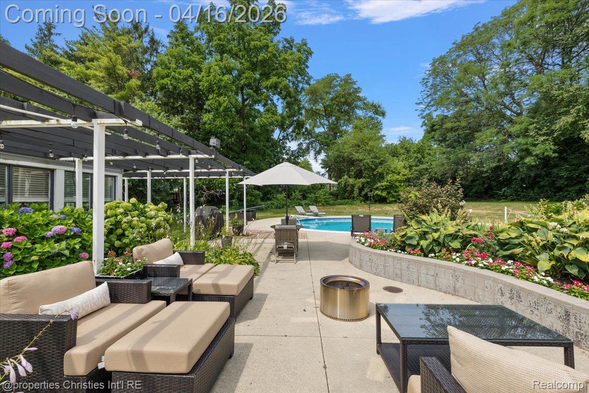 3060 Chickering Lane