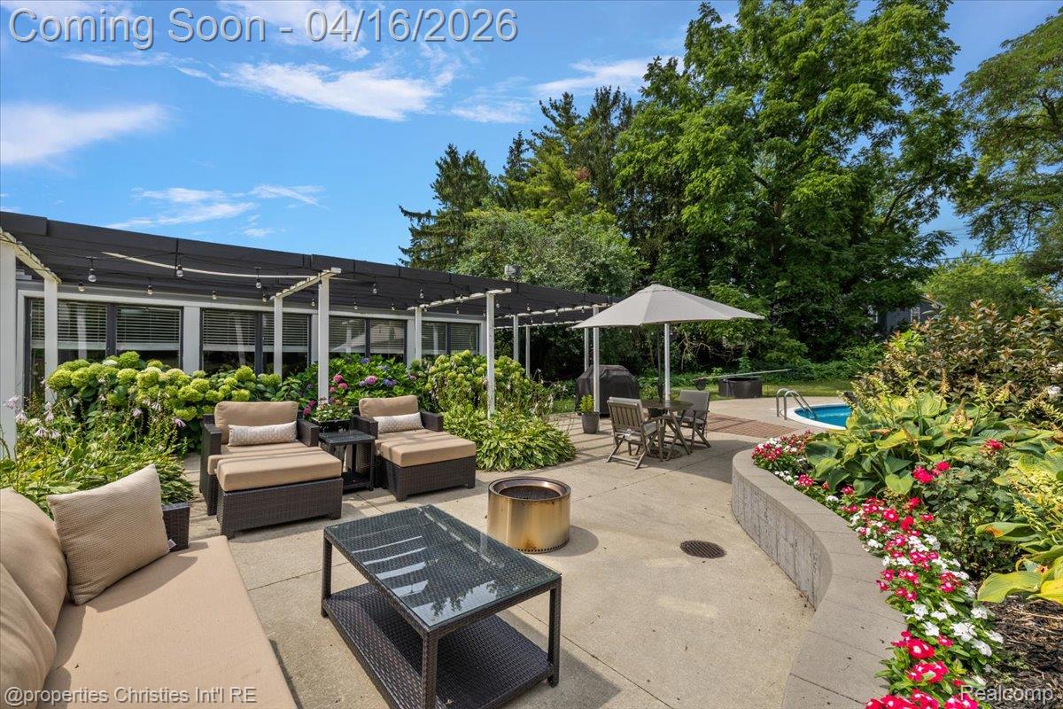 3060 Chickering Lane