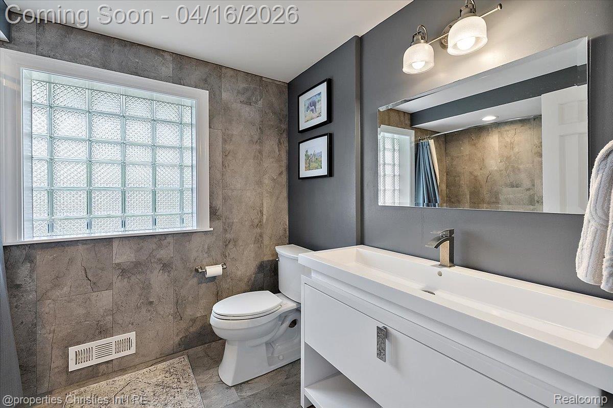 3060 Chickering Lane