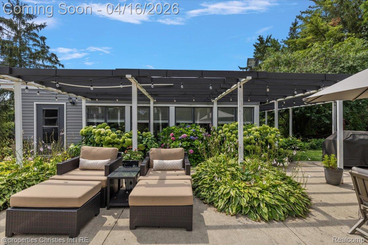 3060 Chickering Lane