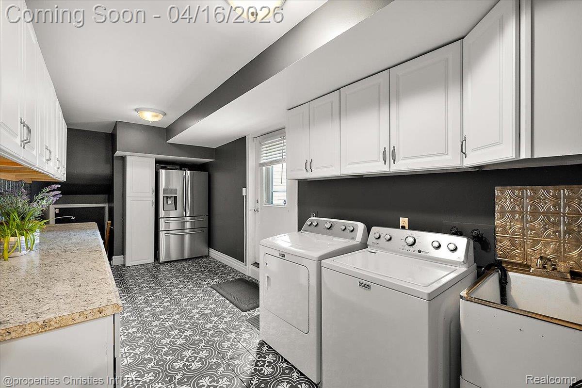 3060 Chickering Lane